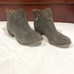 LUCKY BRAND | gray suede leather Chelsea boots | 6/36